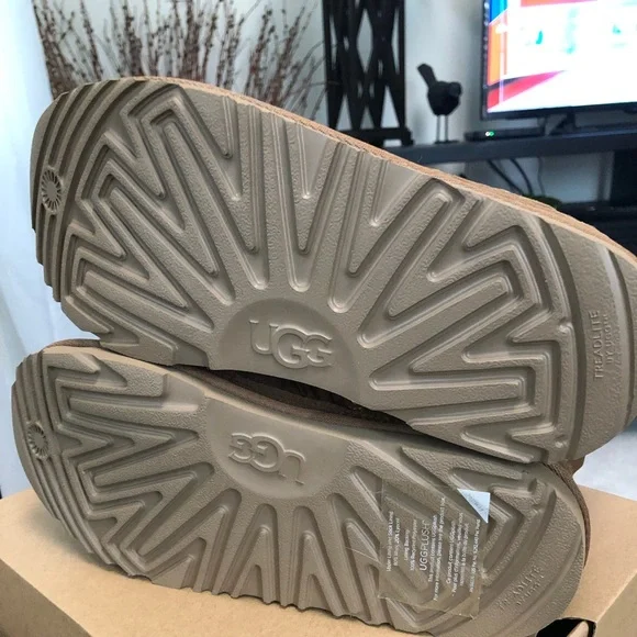 UGGS beautiful stitched laceup bootie - Picture 4 of 6